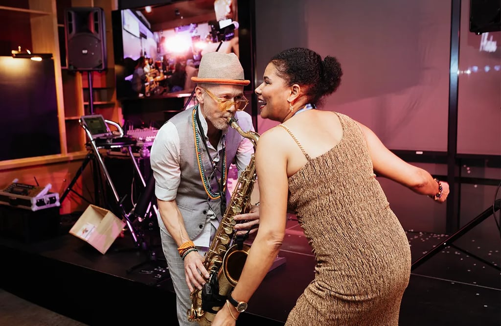 Soirée de fin d’année d’entreprise à Luxembourg avec saxophoniste et animation dansante.