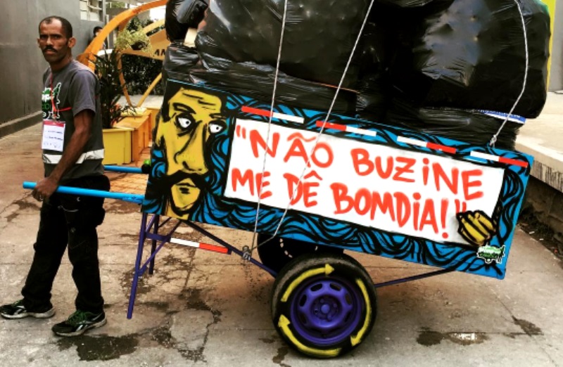 Mundano, conhecido por usar sua arte para discutir questões sociais e ambientais