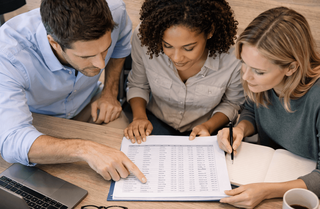 SDR team reviewing B2B leads together