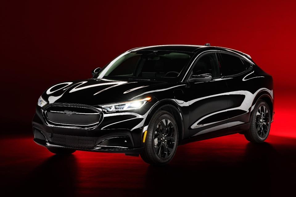 Vendas de Carros Elétricos da Ford Podem Desacelerar Após Novo Recall do Mustang Mach-E