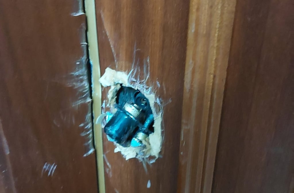 Cambio de bombín y reparación de cerradura bloqueada en El Campello  Una cerradura bloqueada puede c