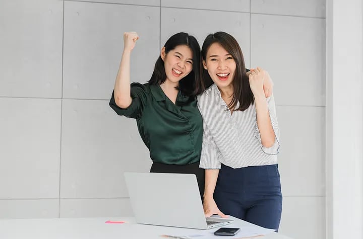 Friends at work: Image by Canva