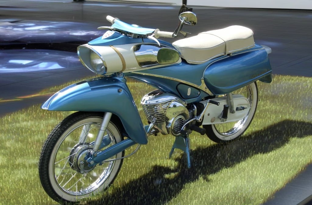 Victoria Moped