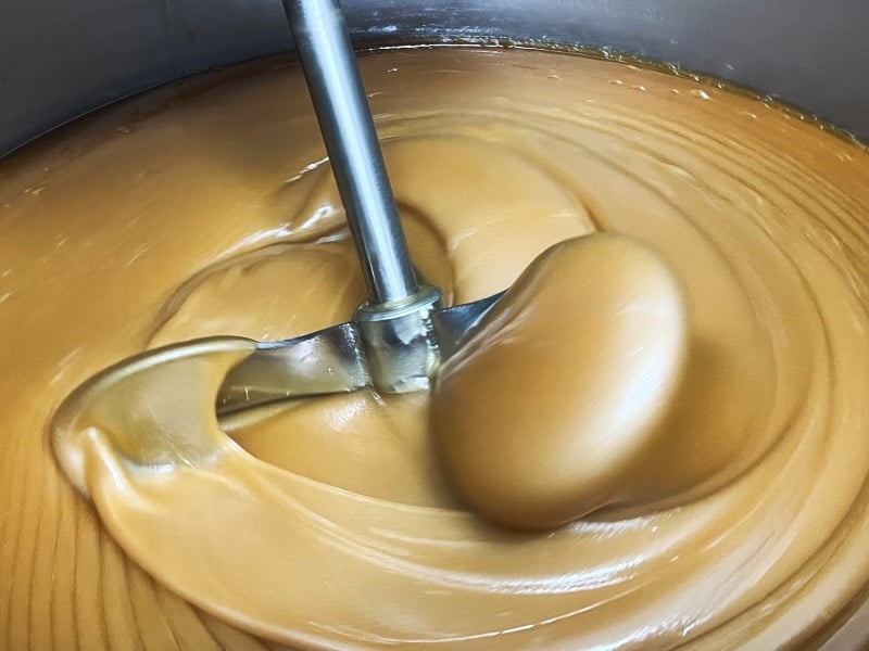 Herstellung von Cremehonig - Rührung