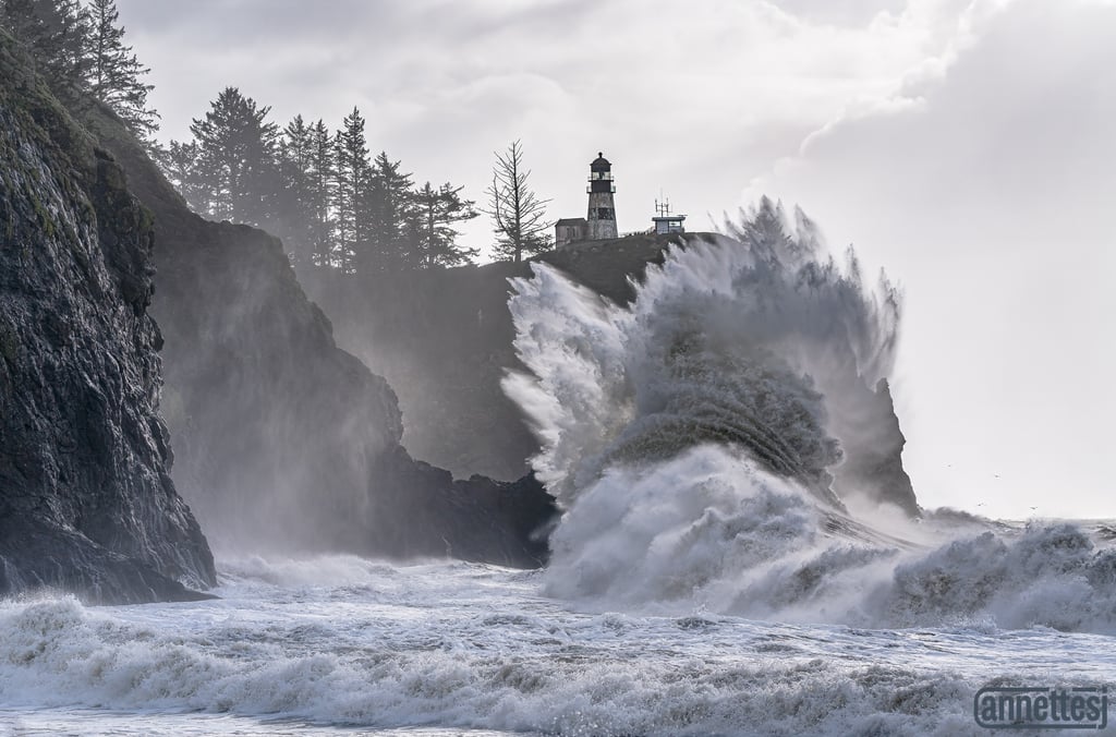Cape Disappointment Lighthouse and Waves