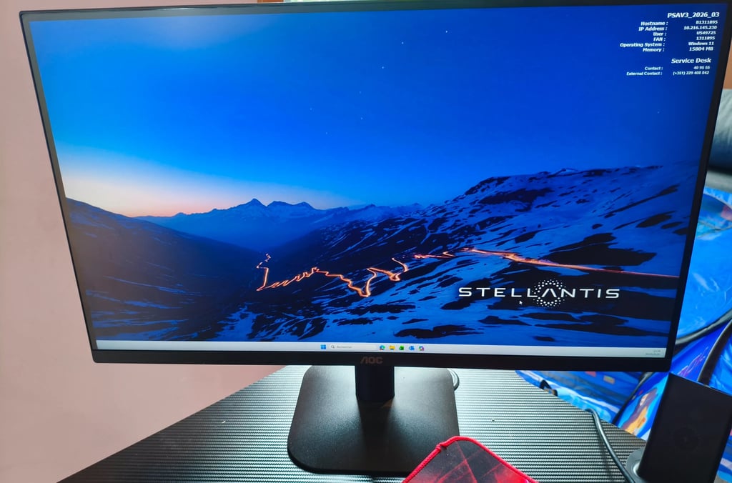 Monitor de 27 polegadas AOC Q27B35E em cima de uma secretária durante o teste de qualidade de imagem