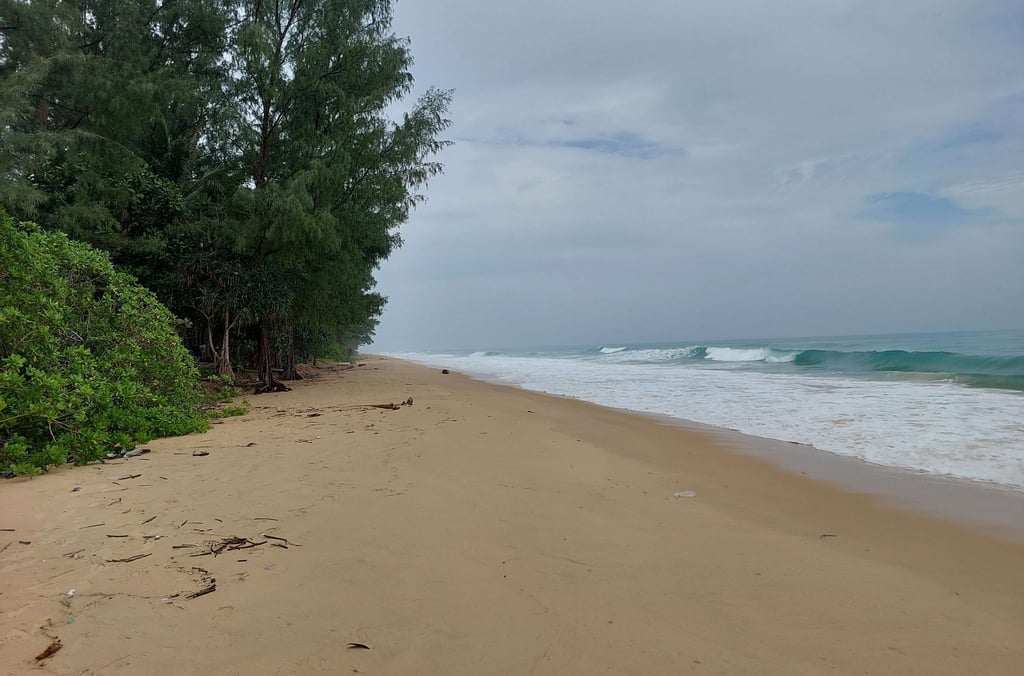 khao lampi hat thai mueang national park beach