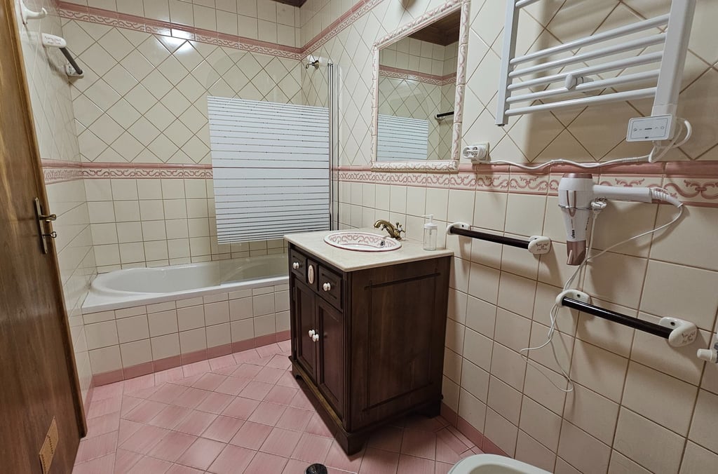 Casa do Mel - Casa de banho com banheira e aquecimento