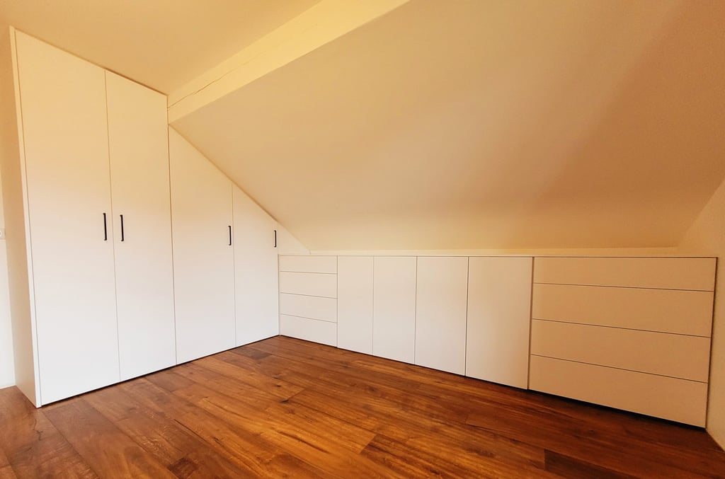 dressing en soupente. Chapeiry