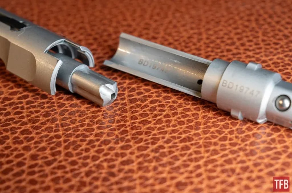 Zerlegter Mean Arms Bearing Delayed Verschluss mit eingesetztem Lifter