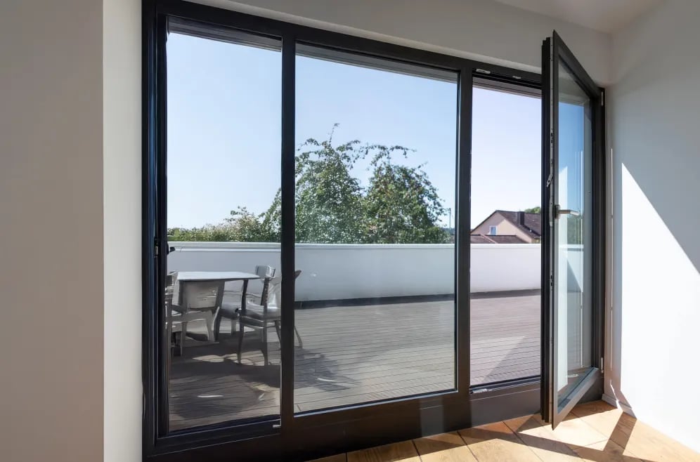 puertas-ventanas-Kömmerling-abatible-practicable-europeo-hermetismo-acústico-temperatura-diseño