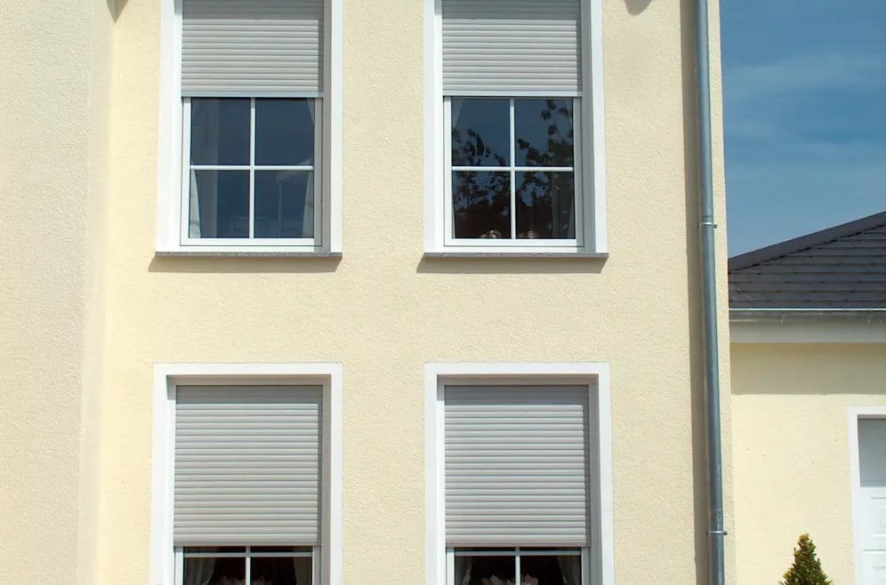 persiana-Kömmerling-PVC-europeo-enrollable-blakout-antihuracán-seguridad-antirobo-calor-automatico