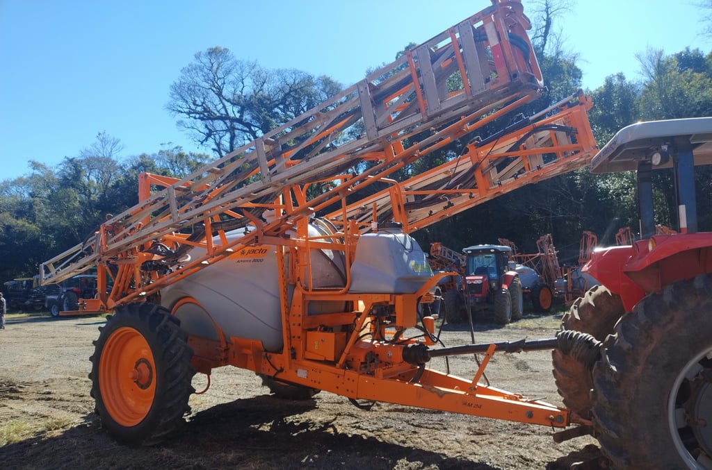 Tipo: Pulverizador | Marca: Jacto | Modelo: AM24 | Ano: 2021