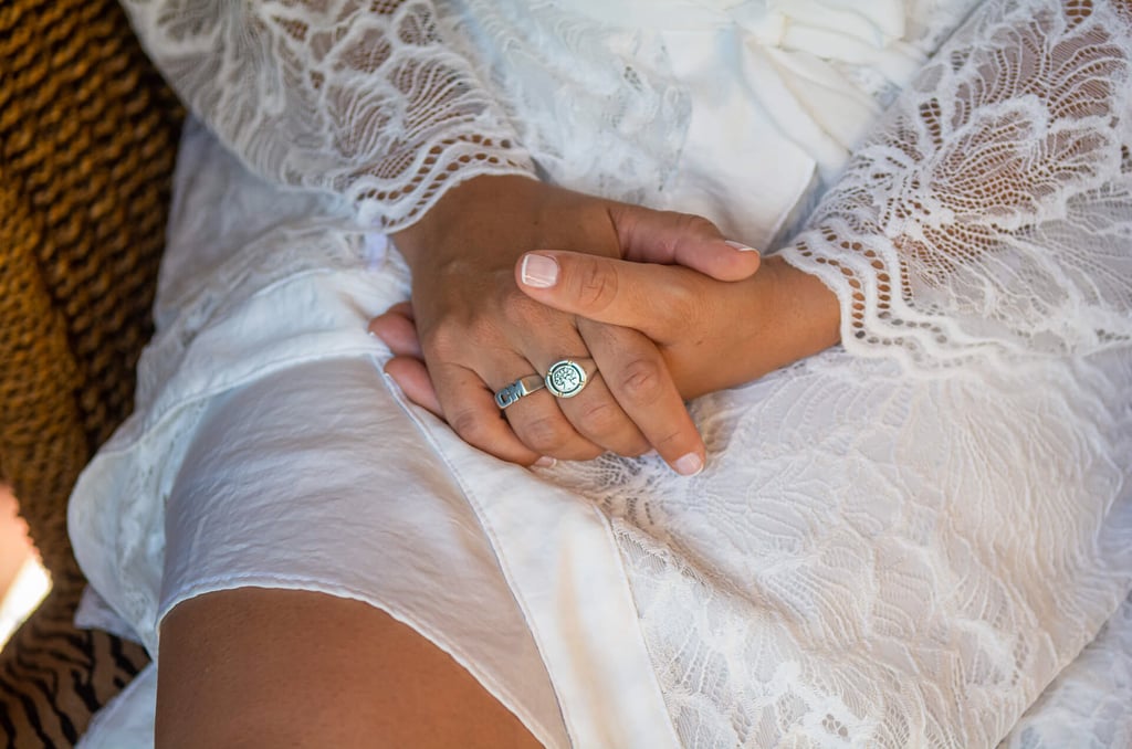 las manos de la novia bride