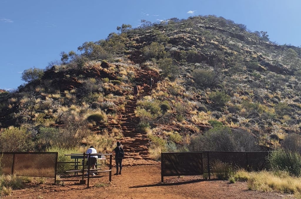 Inicio de la subida a Kings Canyon Rim Walk