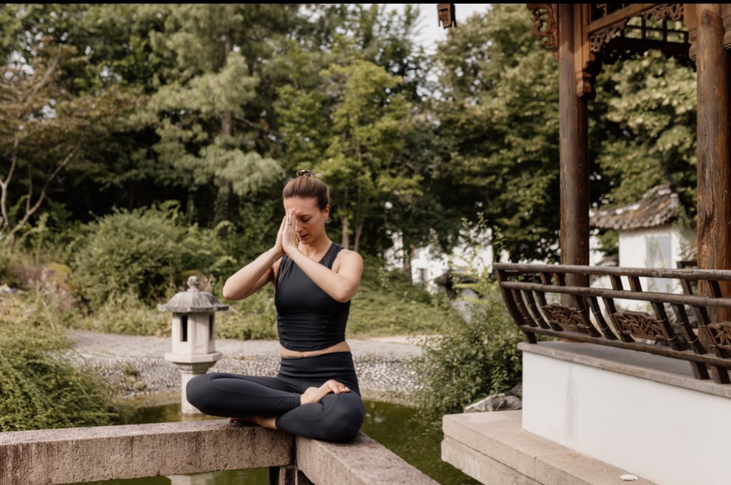 Yoga Sanft Stuttgart - Teilnehmerin in entspannter Pose