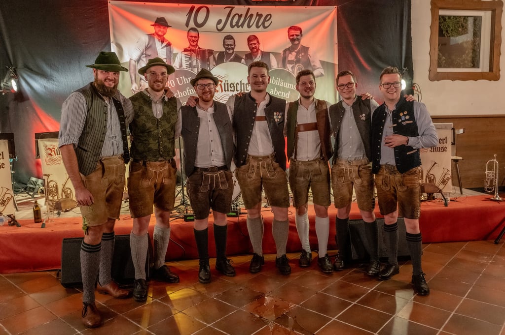 Gruppenfoto der Besetzung "Rüscherl Muse XL"