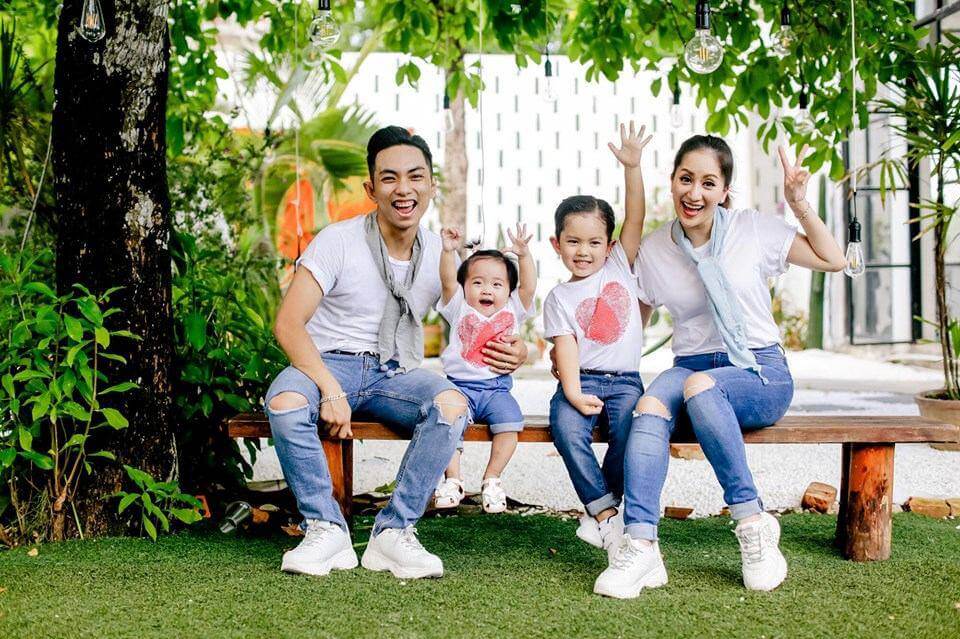 Tổng hợp các mẫu ảnh gia đình 4 người có bố cục cân đối và đẹp mắt