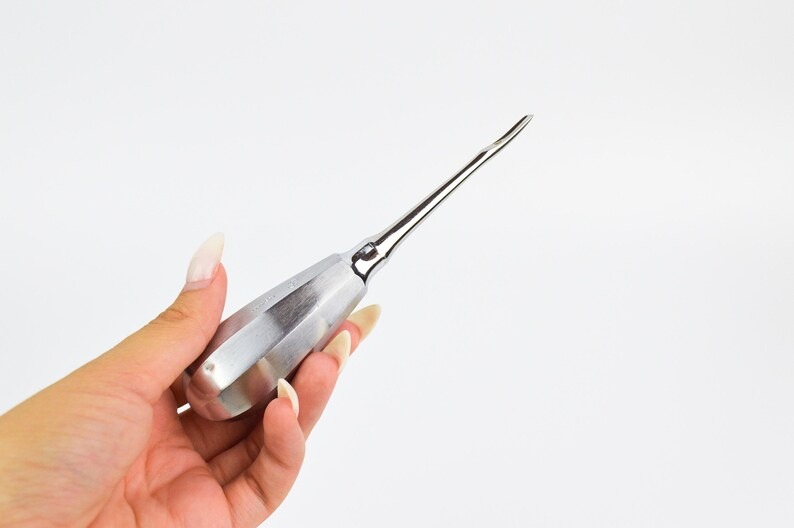 Dental extraction elevators explained in detail: uses, types, Cryer vs luxator comparison, and how d