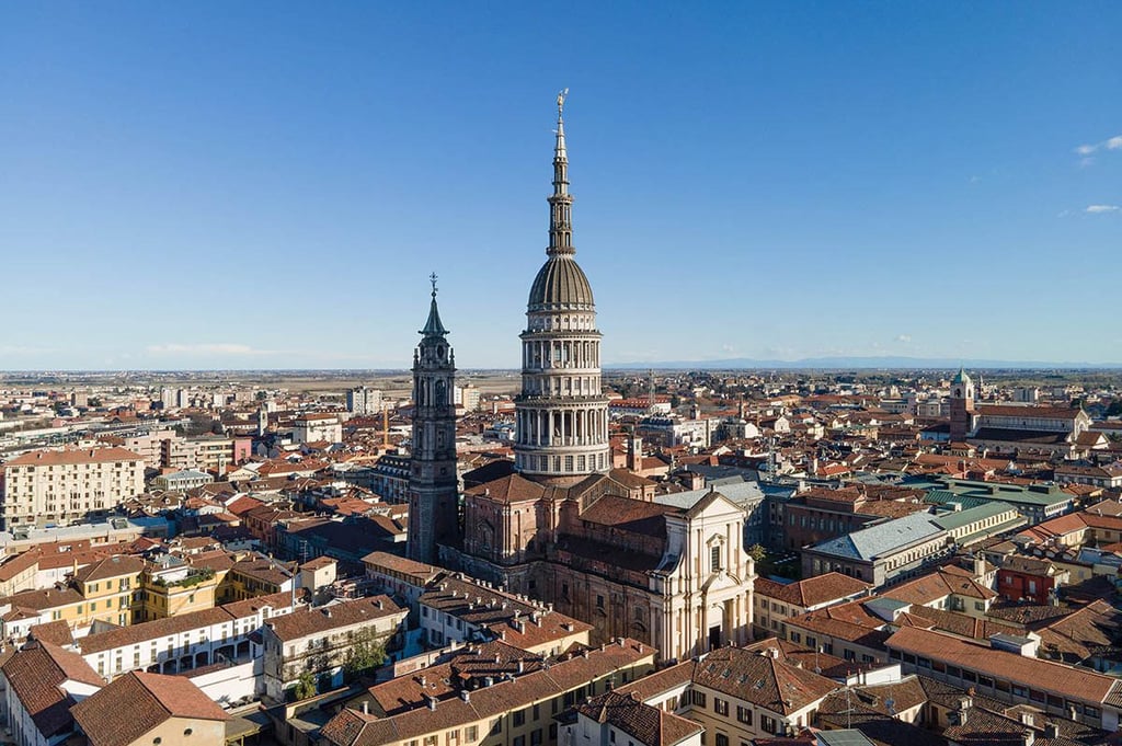 Vista panoramica di Novara con la Cupola di San Gaudenzio simbolo della città