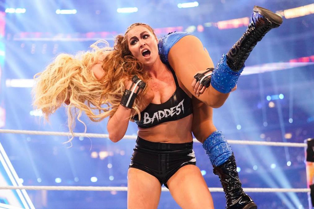 Ronda Rousey fighting in WWE match 