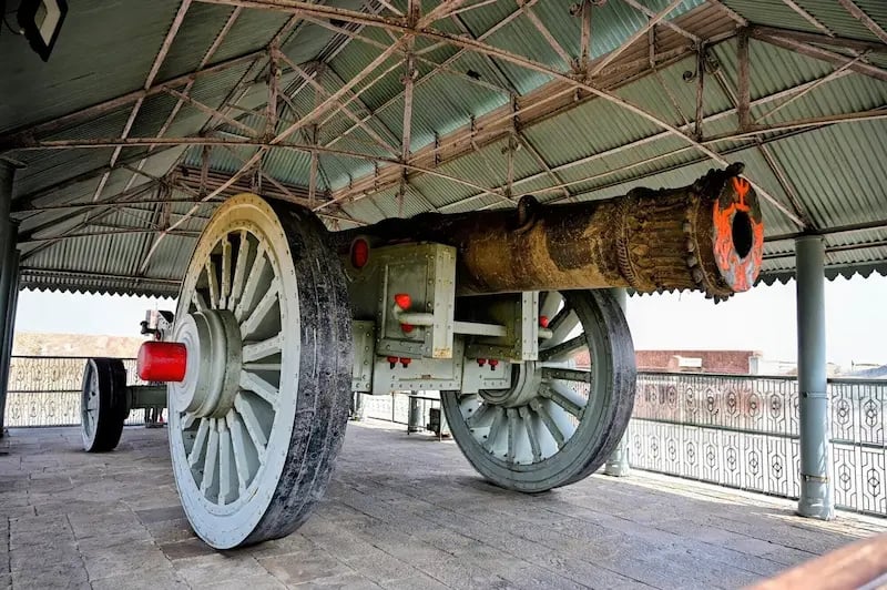 See the Jaivana Cannon at Jaigarh Fort in Jaipur, the world’s largest wheeled cannon and a symbol of Rajput military strength