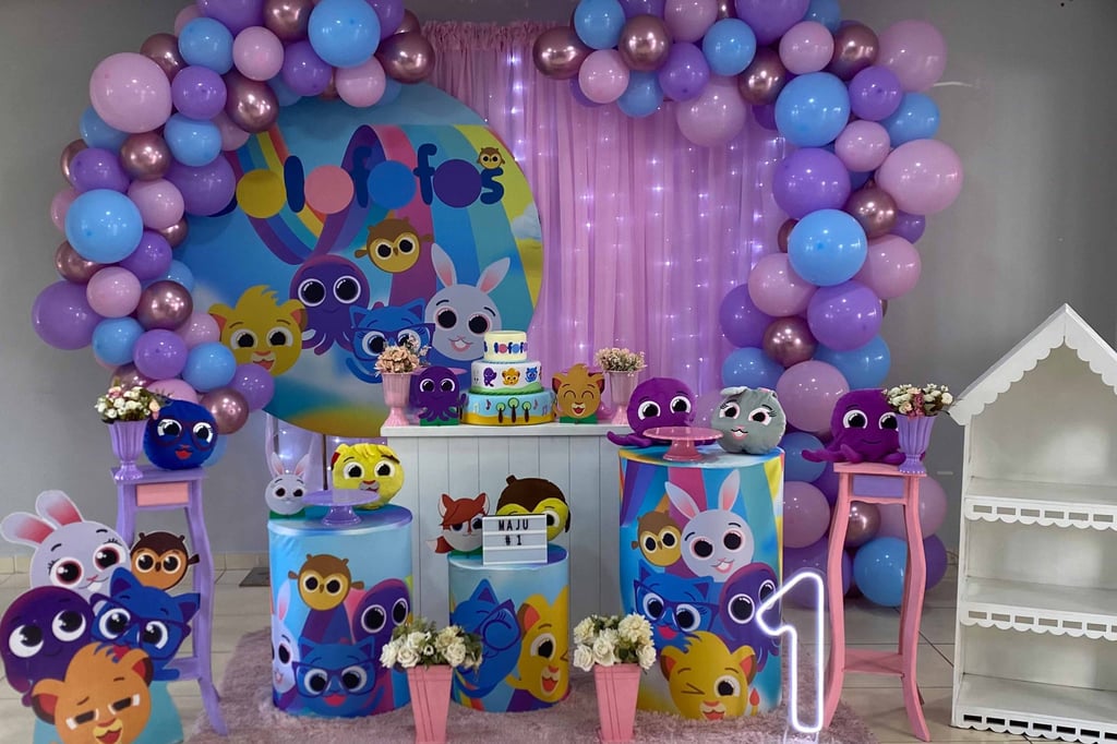 Aluguel de decoração infantil Bolofofos na Freguesia do Ó com mesa decorada temática para festa 
