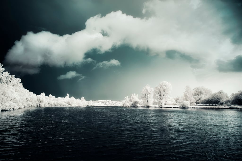 Paysage infrarouge artistique par David Keochkerian