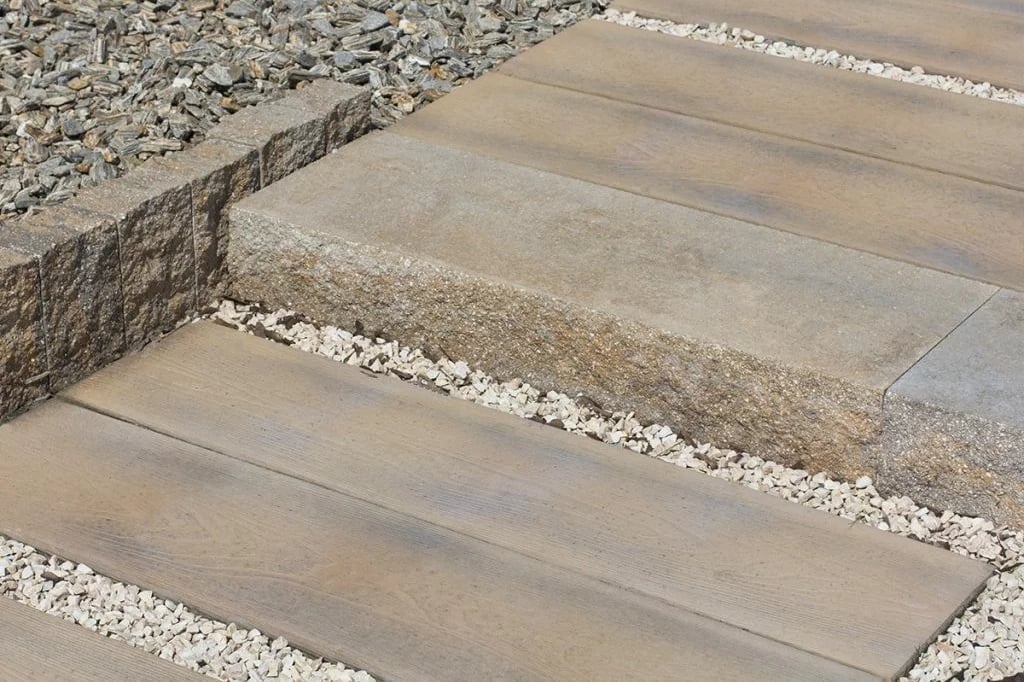 Betoniniai spalvoti laiptai