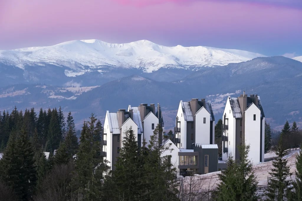 architektoniczne zdjęcie hotelu w górach