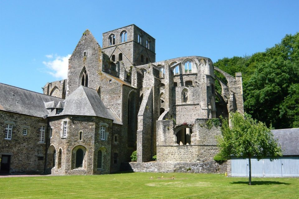 Gîtes de la Cour d'Etienville - Abbaye de Hambye