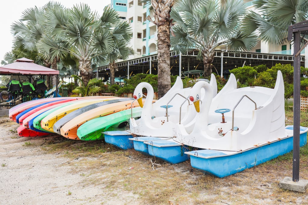 anylodge marina island water sports