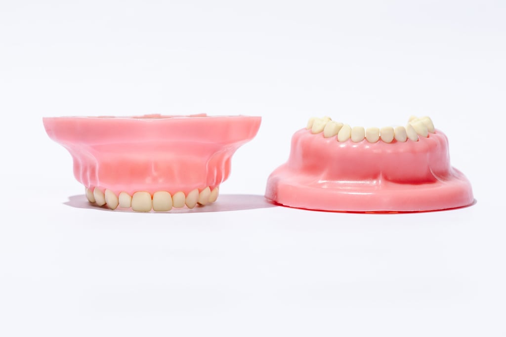 24 dientes pediátricos intercambiables con nervio y cámara pulpar.