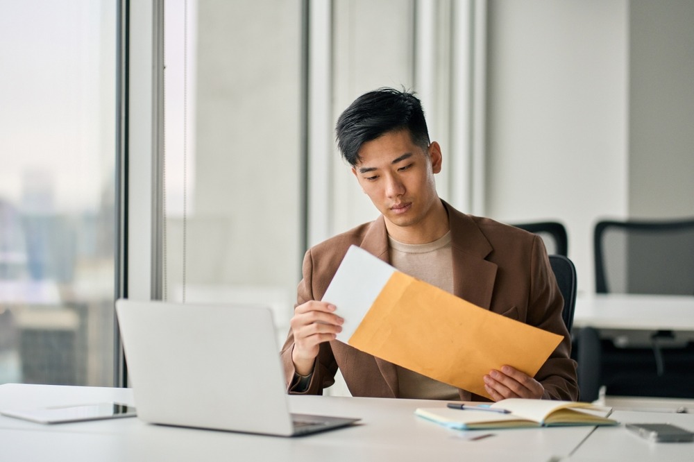 Inventor reviewing and responding to a patent office action