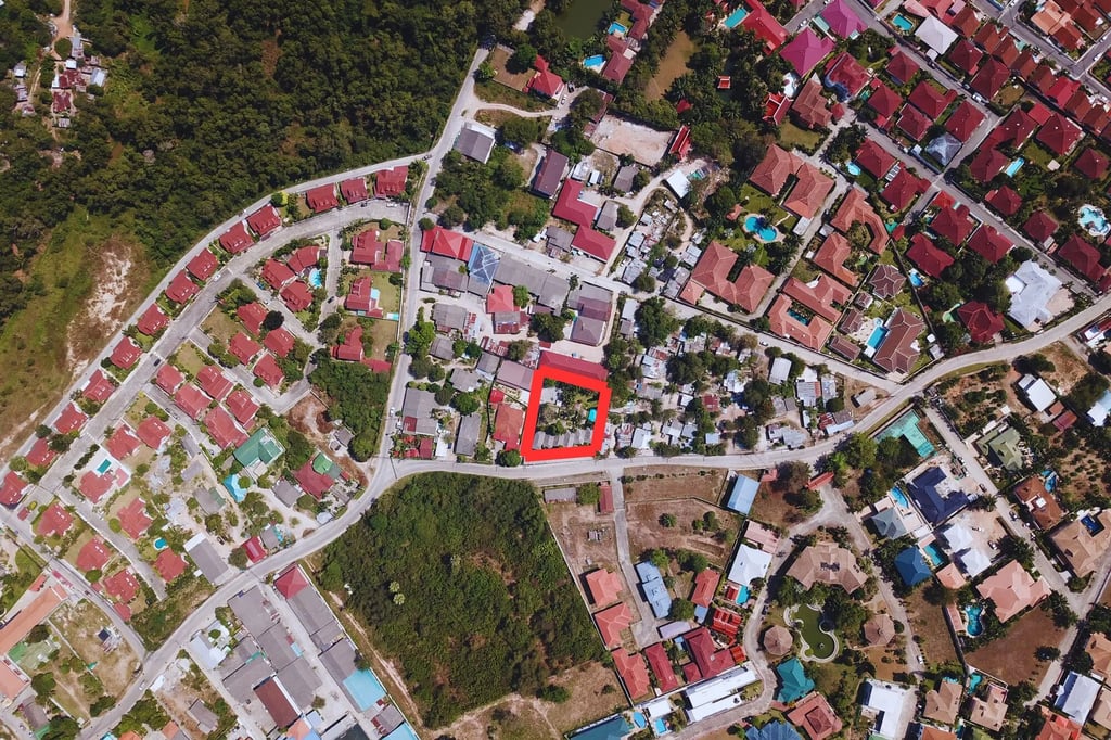 Aerial view of 1 Rai land plot in Pattaya with marked boundaries and surrounding residential neighbo