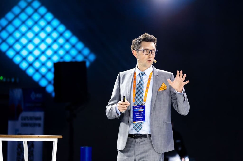 хірург-уролог, онкоуролог Олександр Стаховський, уролог, рак нирки, операції на нирці, лапароскопія