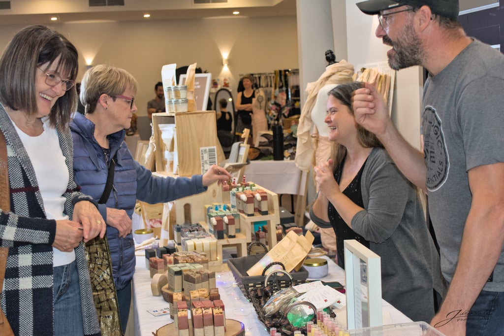 La rencontre public et artisans au Local Artisan, ici en 2022