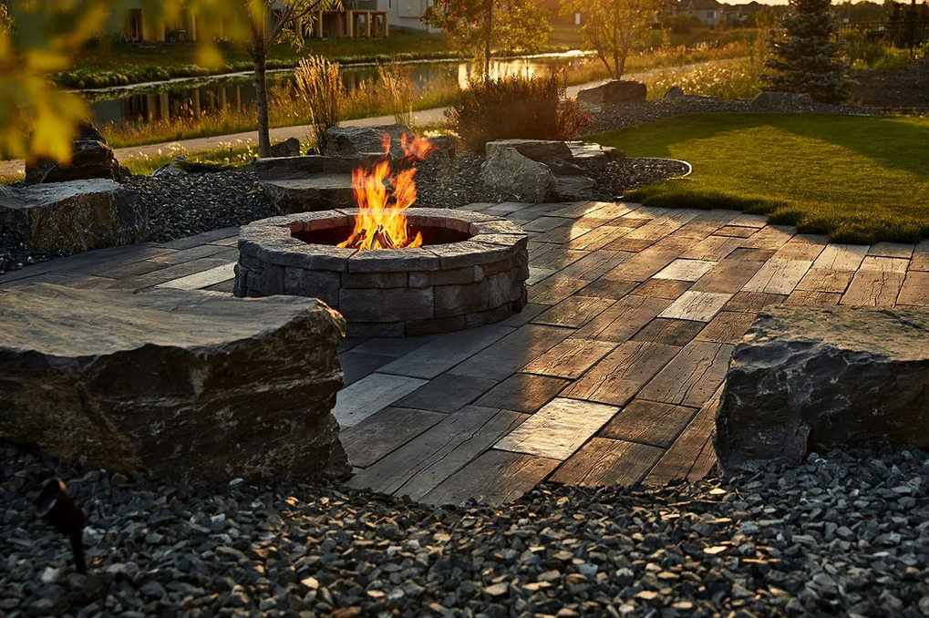 Belvedere-Fire-Pit-With-Bridgewood-Slabs