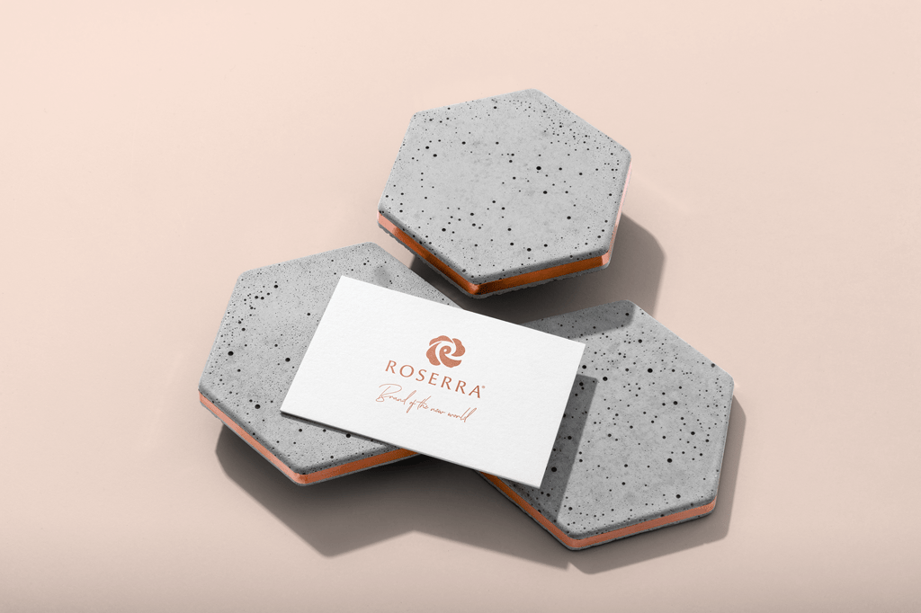 Roserra logolu minimalist kartvizit tasarımı.