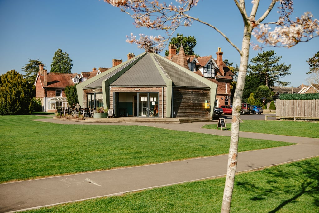 Garth Park Kitchen cafe and restaurant near Bicester Village