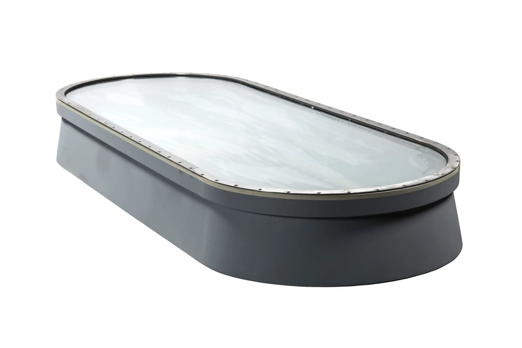 Fixed oblong ship window in steel and brass