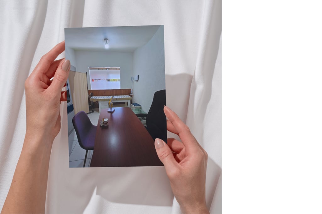 Consultorio médico en una postal.