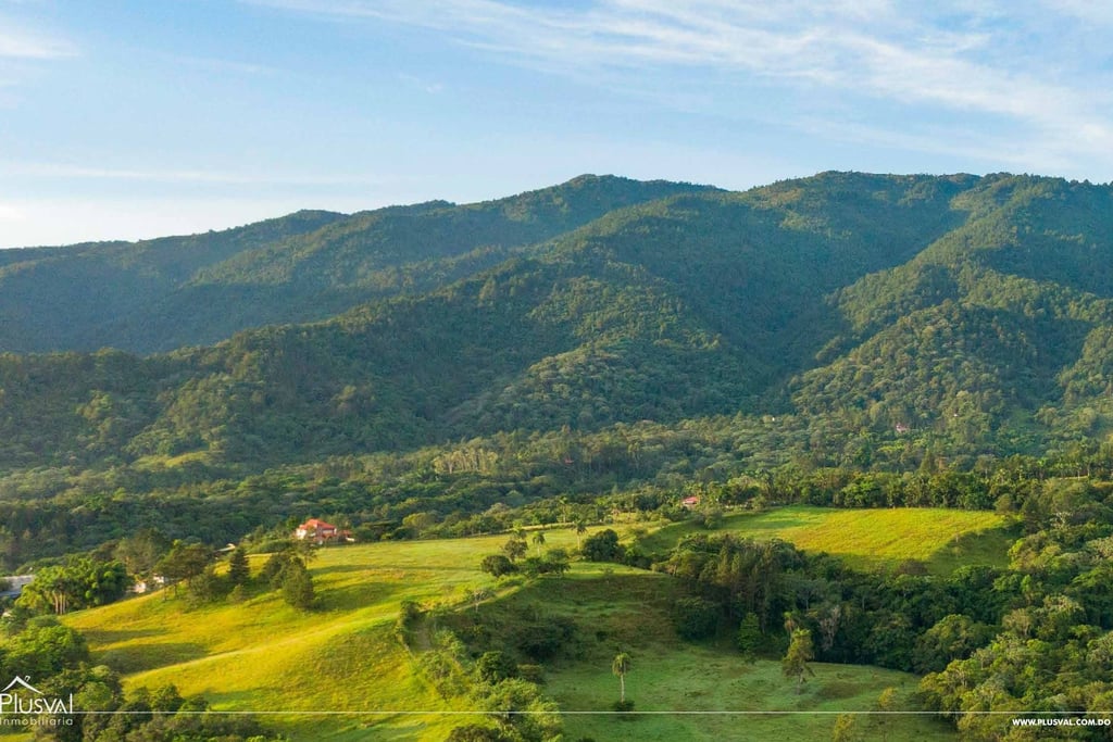bodas destino en Jarabacoa con entorno montañoso. Foto: Plusval Inmobiliaria