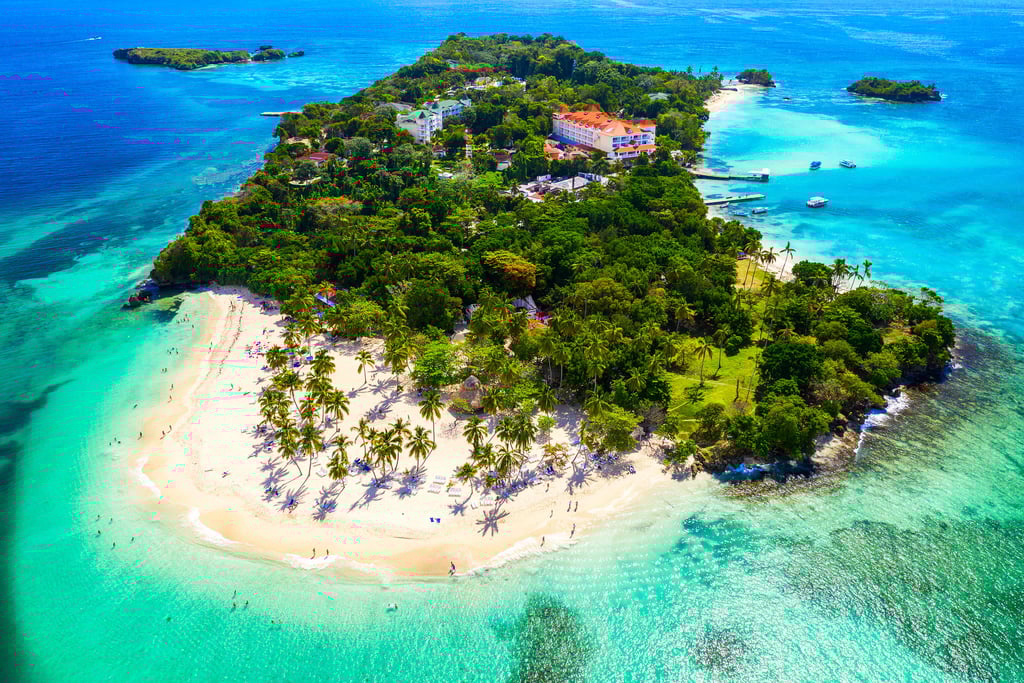 Cayo Levantado beach with turquoise water and palm trees in Samaná, Dominican Republic