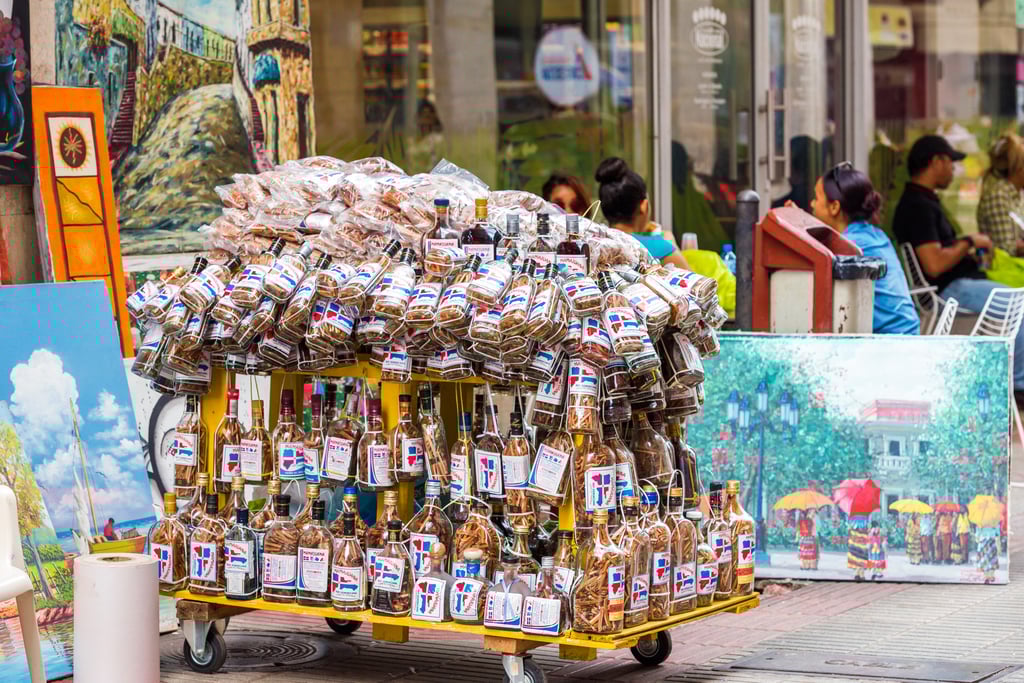 Mamajuana bottles and Dominican art for sale in the streets of Santo Domingo’s Colonial Zone