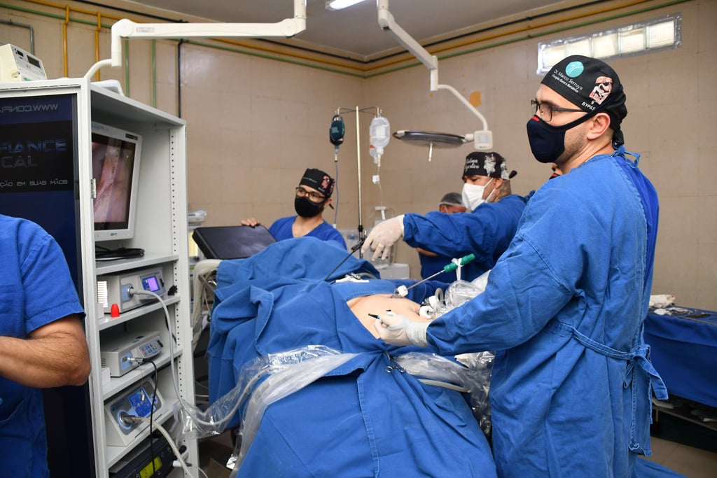 Fazendo cirurgia de refluxo