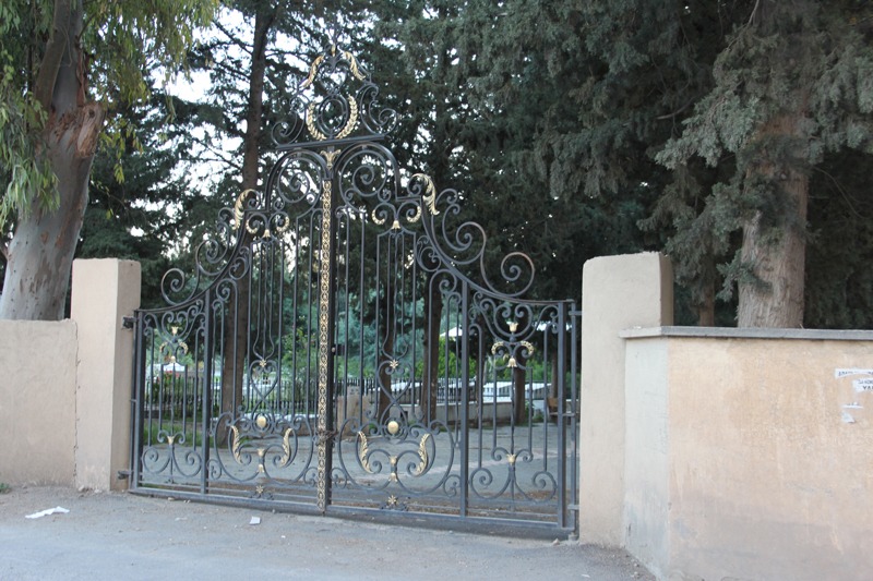 Porte de garage en acier métal fer forgé noir et or doré