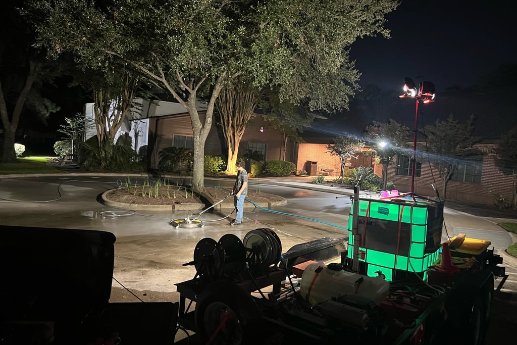 Roy Brothers of Texas Night time pressure washing