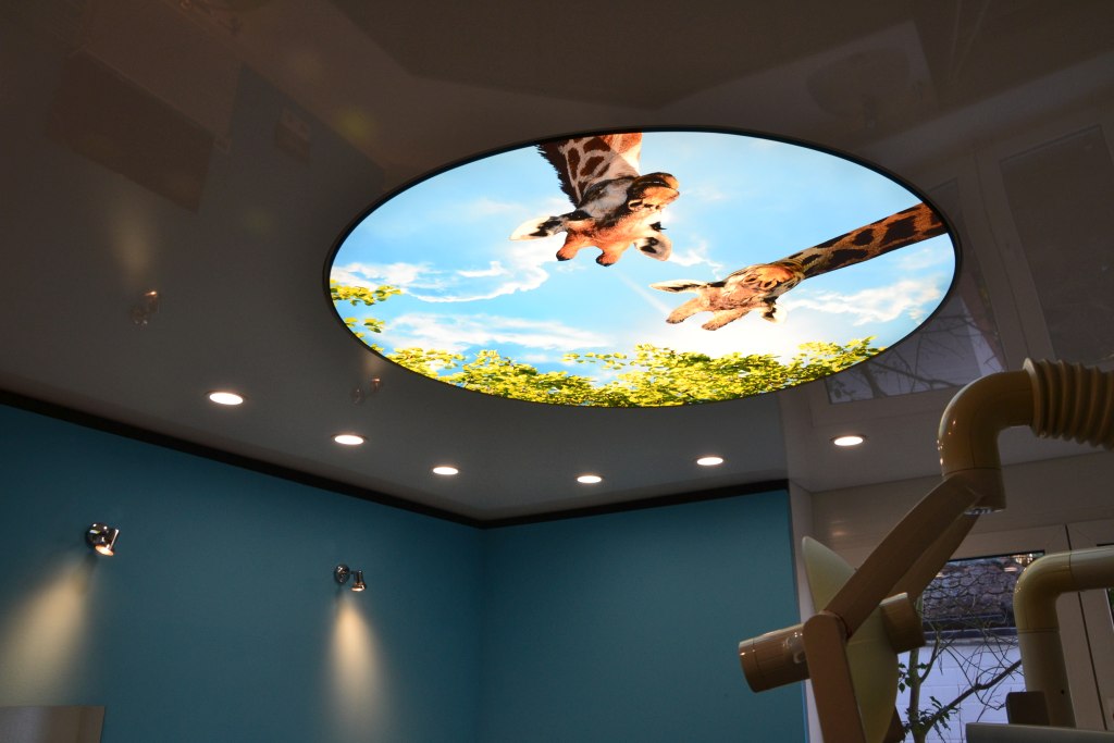 Zahnarztpraxis - Spanndecke mit Lichtmodule #