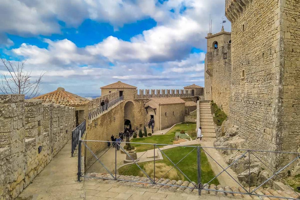 Piazza della Libertà San Marino, Monumento stato, Repubblica di san Marino